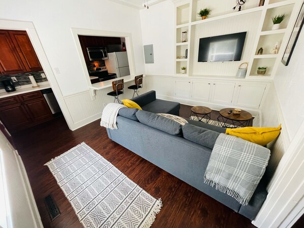 Smart TV - Cozy Colorado Cottage (Colorado Springs)