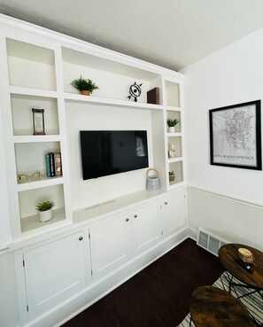 Interior - Cozy Colorado Cottage (Colorado Springs)