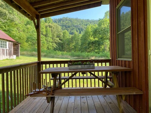 540-acre farm with trails, creeks, animals & nearby attractions