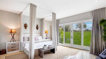 6 slaapkamers, een bureau, een strijkplank/strijkijzer, wifi