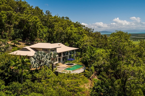 The Sanctuary Port Douglas Holiday House