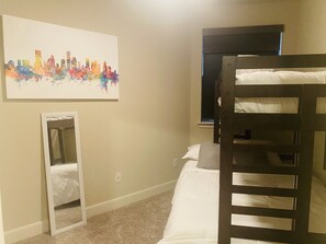 2 chambres, fer et planche à repasser, Wi-Fi, draps fournis