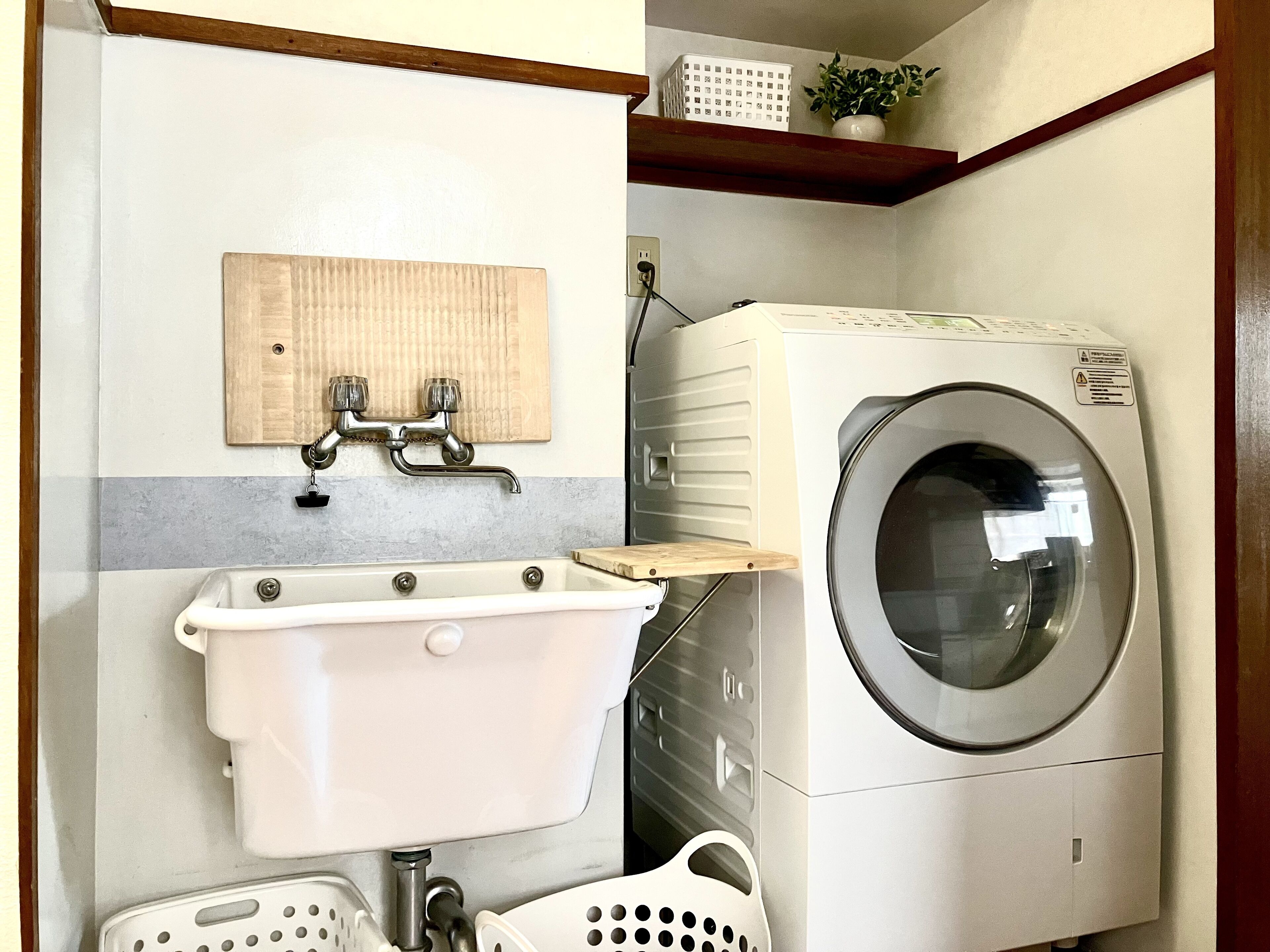 Separate tub and shower, free toiletries, hair dryer, slippers