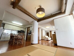 5 habitaciones, tabla de planchar con plancha y wifi gratis 