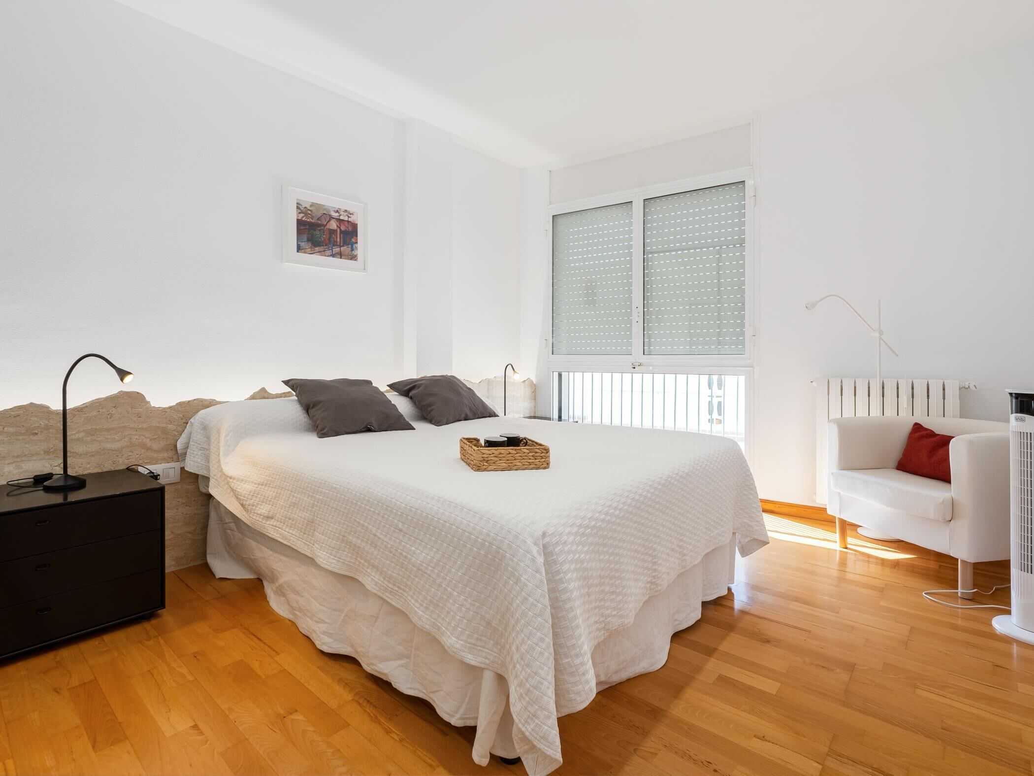 3 habitaciones, tabla de planchar con plancha, internet y ropa de cama 