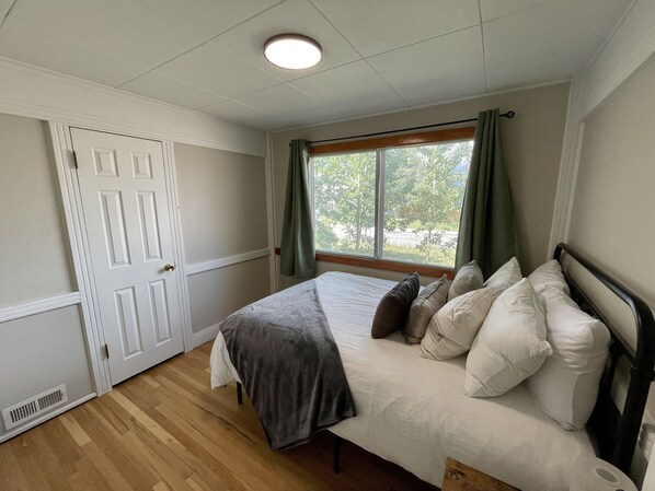 4 bedrooms, WiFi, bed sheets