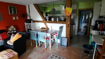 Fernseher, Bücher, Stereoanlage