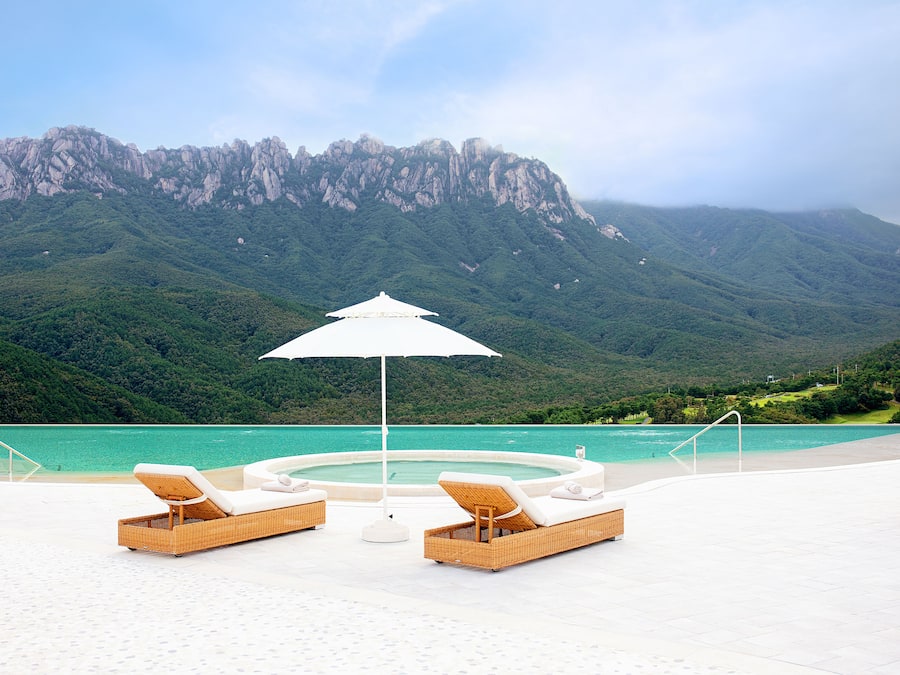 Premium bedding, free WiFi