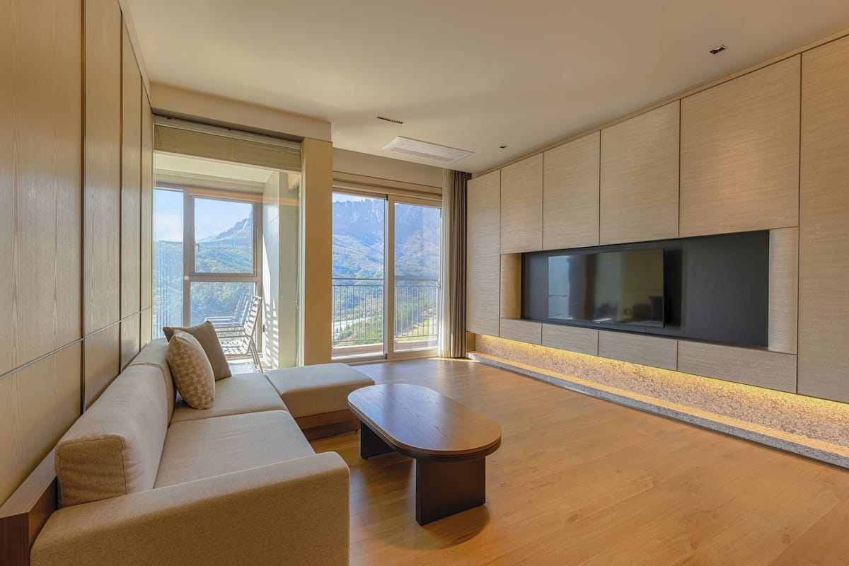 Silver Suite (No Kitchen/Seorak Mountain View/Bed) | 2 camere, biancheria da letto di alta qualità, Wi-Fi gratuito