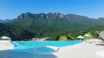 2 bedrooms, premium bedding, free WiFi