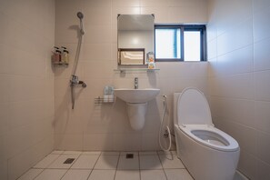 Standard Double Room | Bathroom