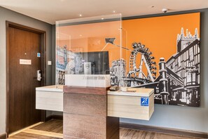 Reception - Premier Inn Buckingham (Buckingham)