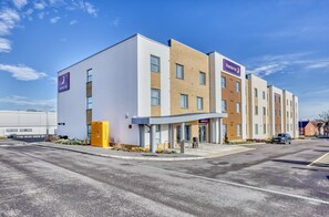 Exterior - Premier Inn Buckingham (Buckingham)