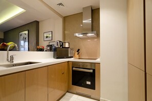 Private kitchen - Royal Club by RVHR, Two Bedroom Apartment City View (Dubai)