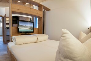 2 bedrooms, in-room safe, WiFi, bed sheets - Melissa vacation apartment - ROSENHOF Apartments & Wellness & Farm (Nauders)