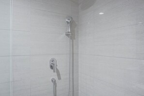 Shower, free toiletries, towels - 2BR Luxury Modern Ciputra International Apartment (Jakarta)