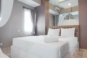 Room | Free WiFi, bed sheets - Premium and Spacious Studio Apartment at Capitol Park Residence (Jakarta)