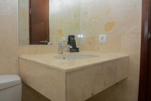 Ducha, artículos de tocador gratuitos, toallas