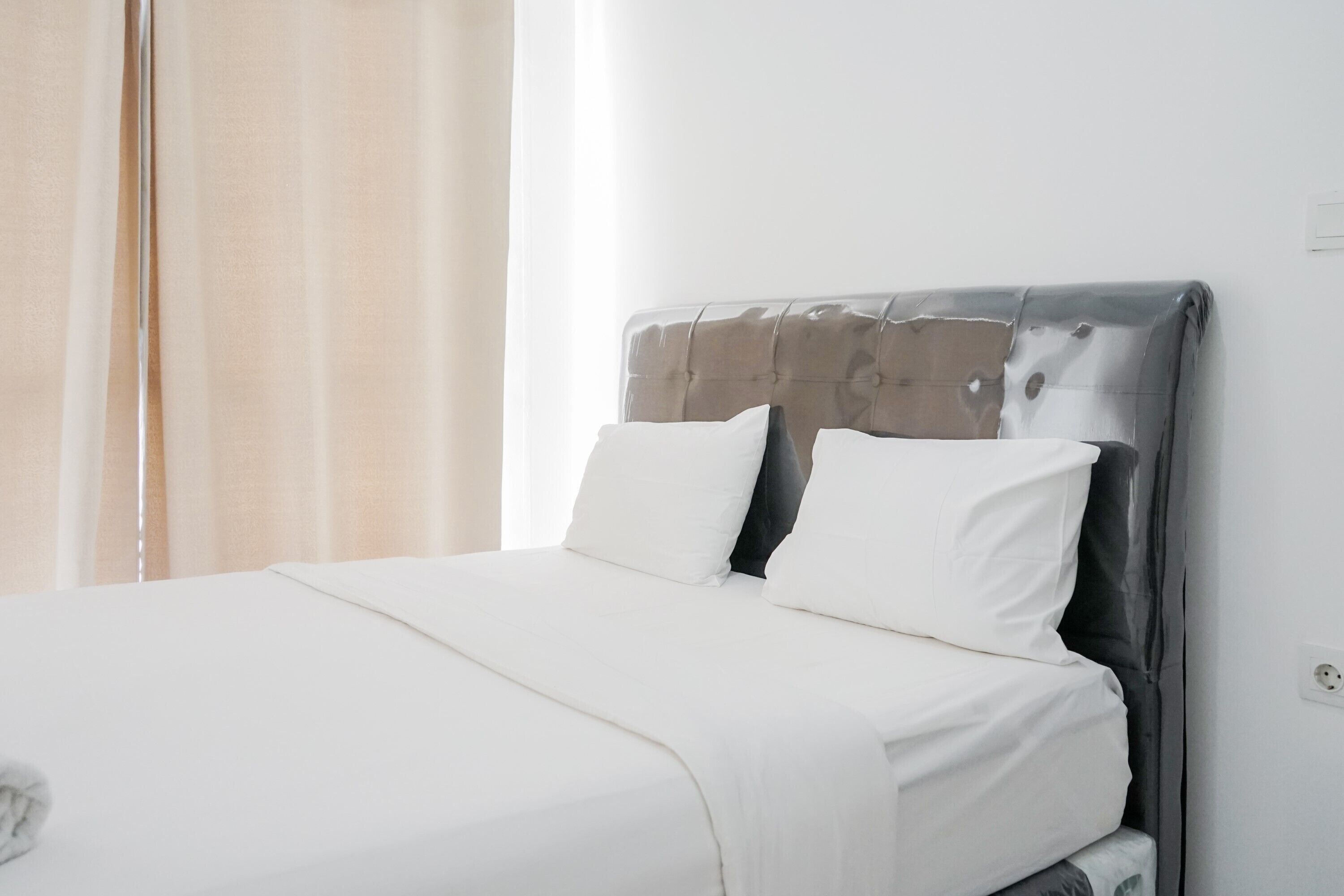 1 bedroom, bed sheets