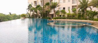 Cozy Living Studio Mustika Golf Apartment