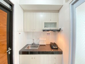 Room | Private kitchen | Fridge, stovetop, cookware/dishes/utensils - Scenic & Stylish 1BR at Gateway Pasteur Apartment (Cimahi)