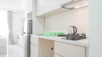 Kamar | Dapur pribadi | Lemari es, kompor, dan peralatan masak/sendok-piring