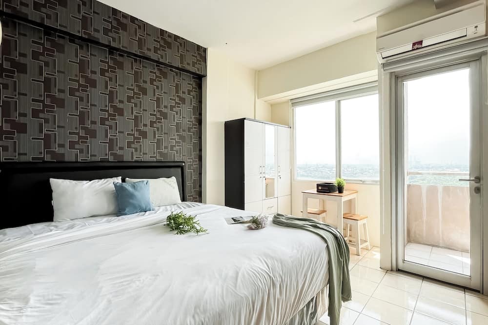 Simply Modern Studio Apartment at Centro City Residence