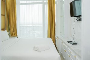 Room | Free WiFi, bed sheets - Comfort and Modern Studio at Tree Park Cikokol Apartment (Tangerang)