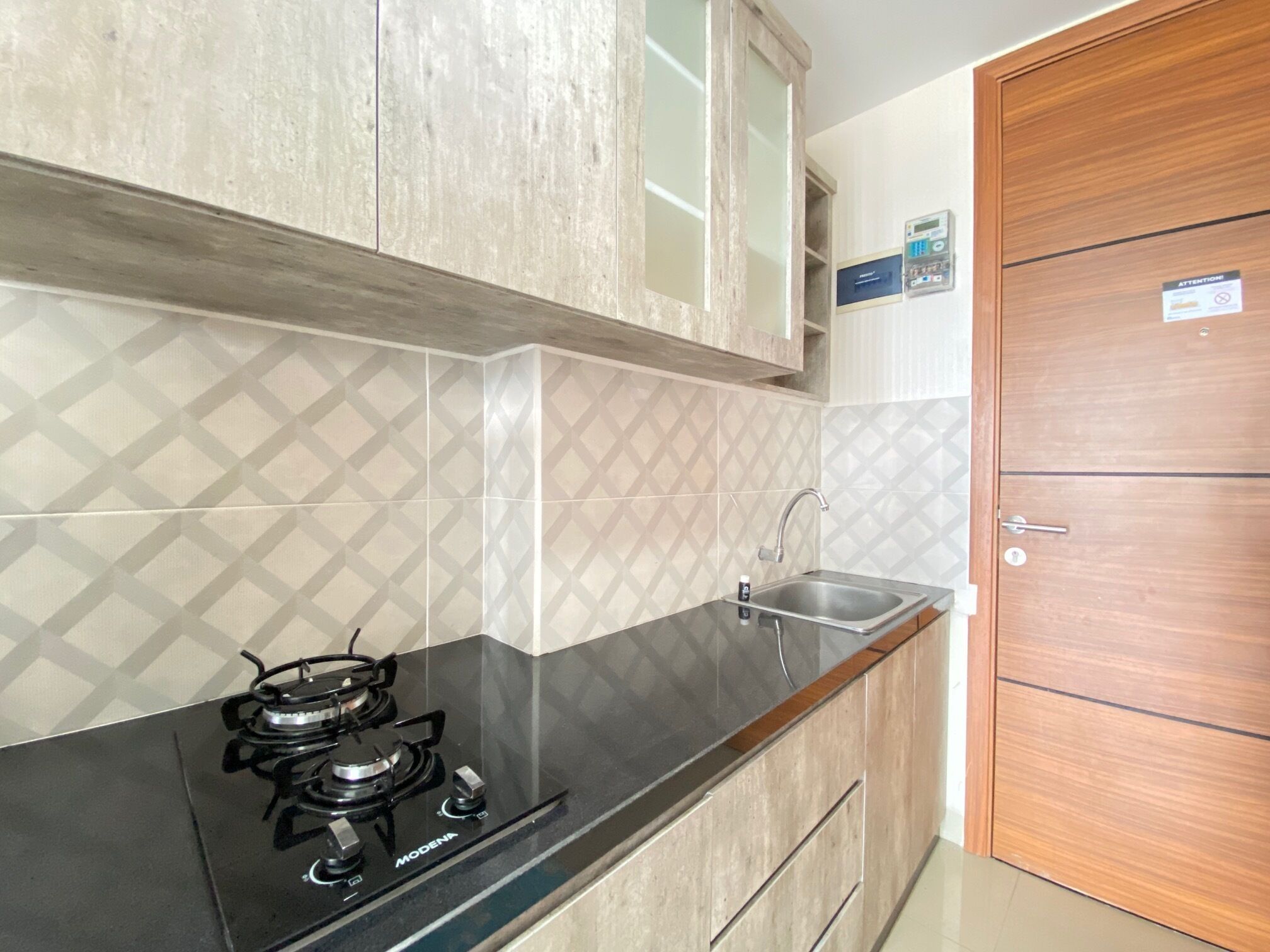 Quarto | Cozinha privada | Geladeira, cooktop, lava-louças, talheres/pratos/utensílios de cozinha