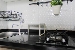 Room | Private kitchen | Fridge, stovetop, cookware/dishes/utensils - Comfortable 1BR Apartment Emerald Bintaro near British School (South Tangerang)