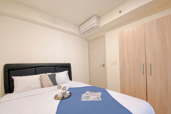 2 bedrooms, free WiFi, bed sheets - Modern 2BR Room at Meikarta Apartment By Travelio (Cikarang)