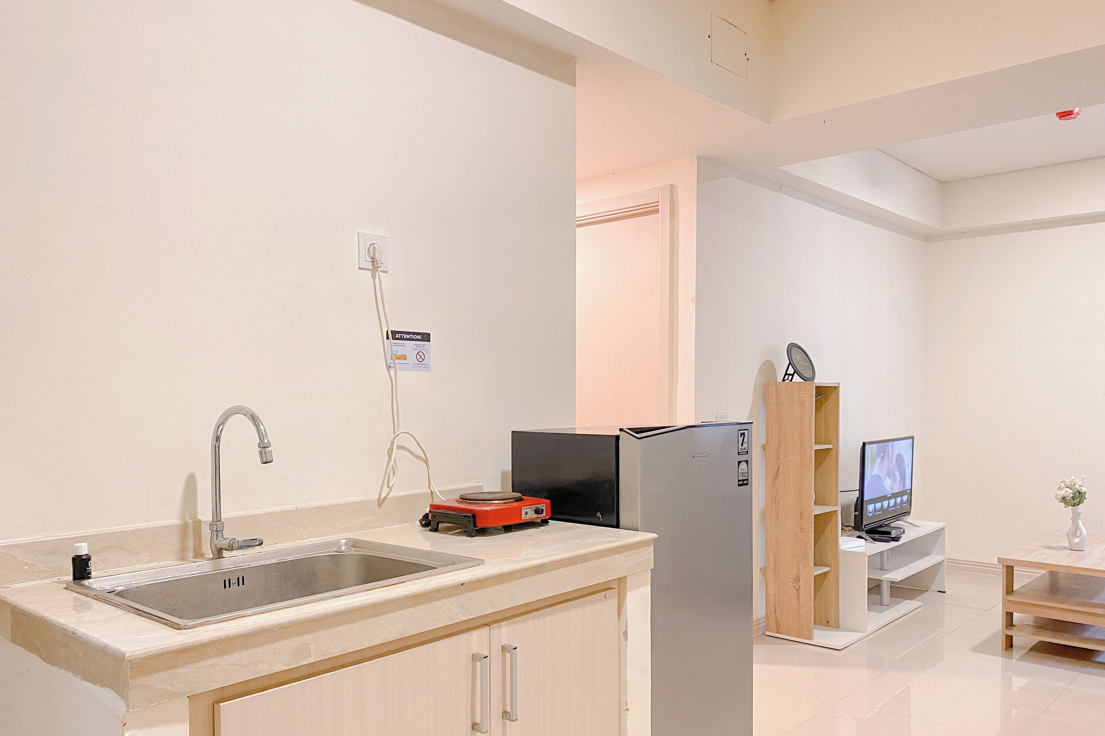 Habitación | Cocina privada | Refrigerador, parrilla de estufa y utensilios de cocina 