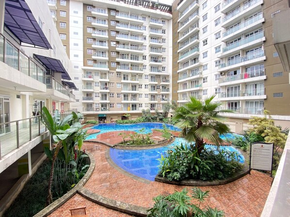 Outdoor pool - Cozy and Stylish 1BR Apartment at Gateway Pasteur (Cimahi)