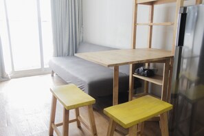 1 bedroom, free WiFi, bed sheets - Cozy Stay 1BR Serpong Greenview Apartment (South Tangerang)