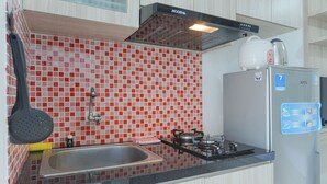 Kamar | Dapur pribadi | Lemari es, kompor, dan peralatan masak/sendok-piring