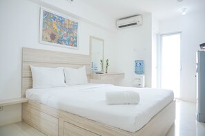 Room | Free WiFi, bed sheets - Cozy Stay and Homey Studio Apartment at Bassura City Apartment (Jakarta)