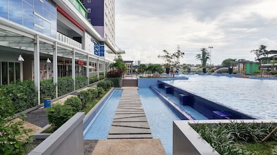 Cozy and Simply 1BR Green Pramuka Apartment