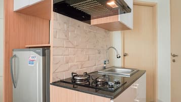 Zimmer | Eigene Küche | Kühlschrank, Herdplatte, Kochgeschirr/Geschirr/Besteck
