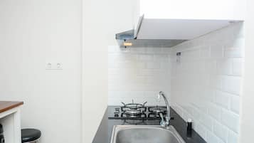 Room | Private kitchen | Fridge, stovetop, cookware/dishes/utensils