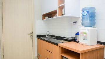 Room | Private kitchen | Fridge, stovetop, cookware/dishes/utensils