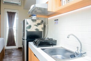 Private kitchen - Relaxing Studio at Springlake Summarecon Bekasi Apartment (Bekasi)