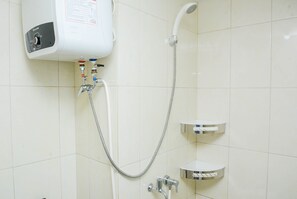 Room | Bathroom | Shower, free toiletries, towels