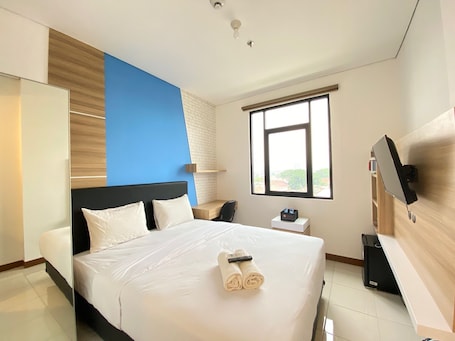 Room | Free WiFi, bed sheets. Cozy Studio The Lodge Paskal Apartment near 23 Paskal