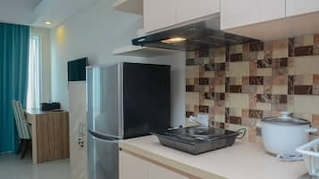 Room | Private kitchen | Fridge, stovetop, dishwasher, cookware/dishes/utensils