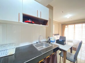 Free WiFi, bed sheets - Strategic & Relaxing Studio at Gateway Pasteur Apartment (Cimahi)