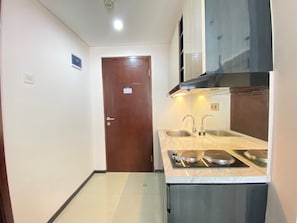 Room | Private kitchen | Fridge, stovetop, dishwasher, cookware/dishes/utensils