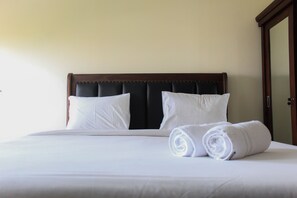 Room | Free WiFi, bed sheets - Comfy Stay Studio Apartment at B Residence (Pagedangan)