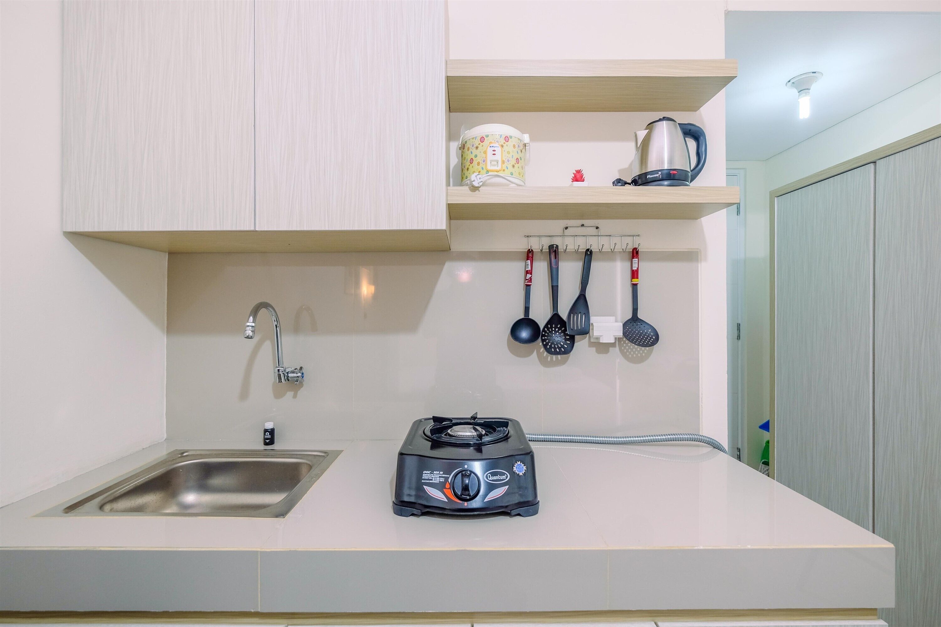 Room | Private kitchen | Fridge, stovetop, dishwasher, cookware/dishes/utensils
