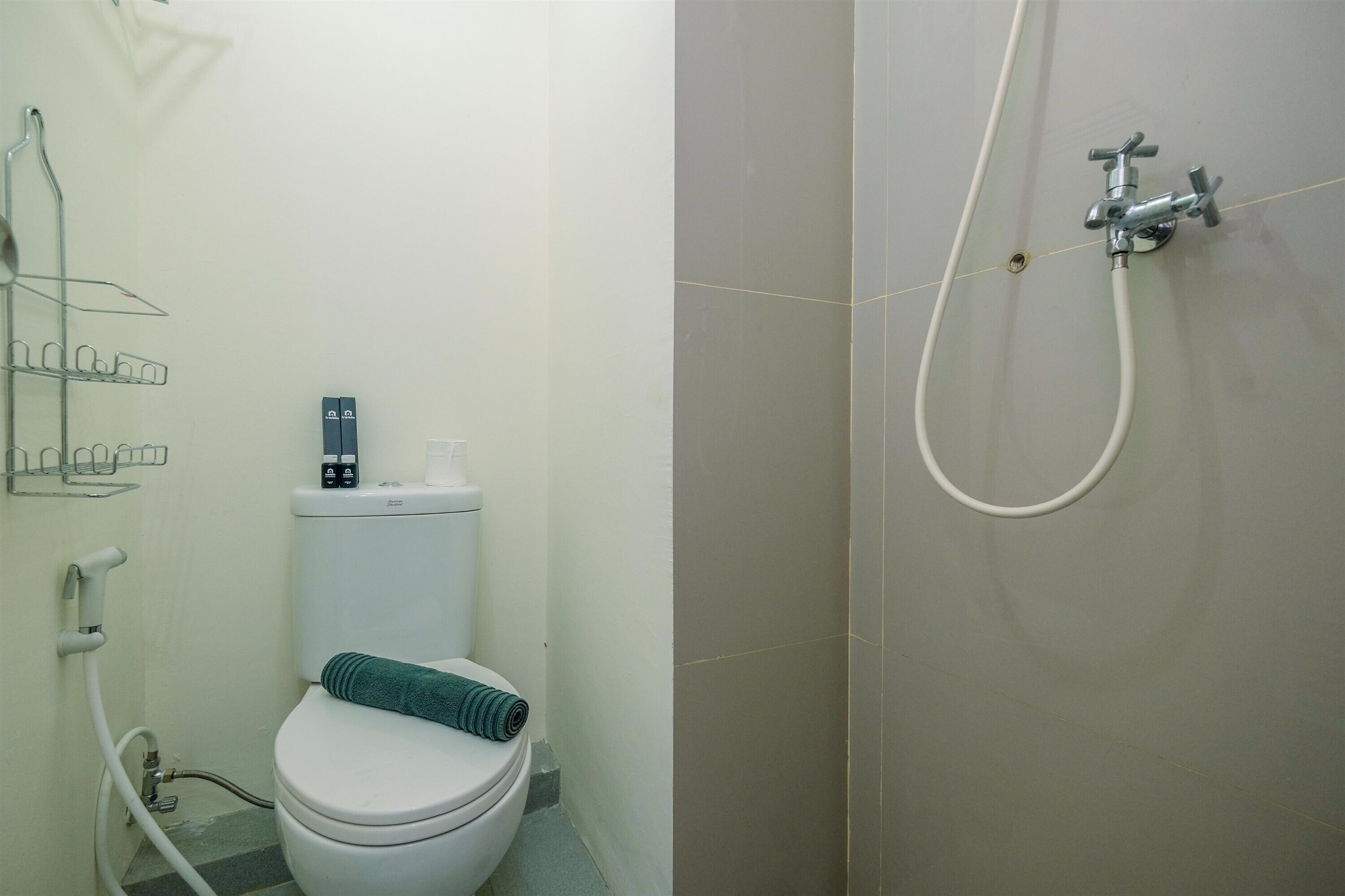 Room | Bathroom | Shower, free toiletries, towels