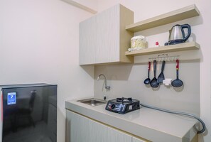 Habitación | Cocina privada | Frigorífico, placa de cocina, lavavajillas y utensilios de cocina